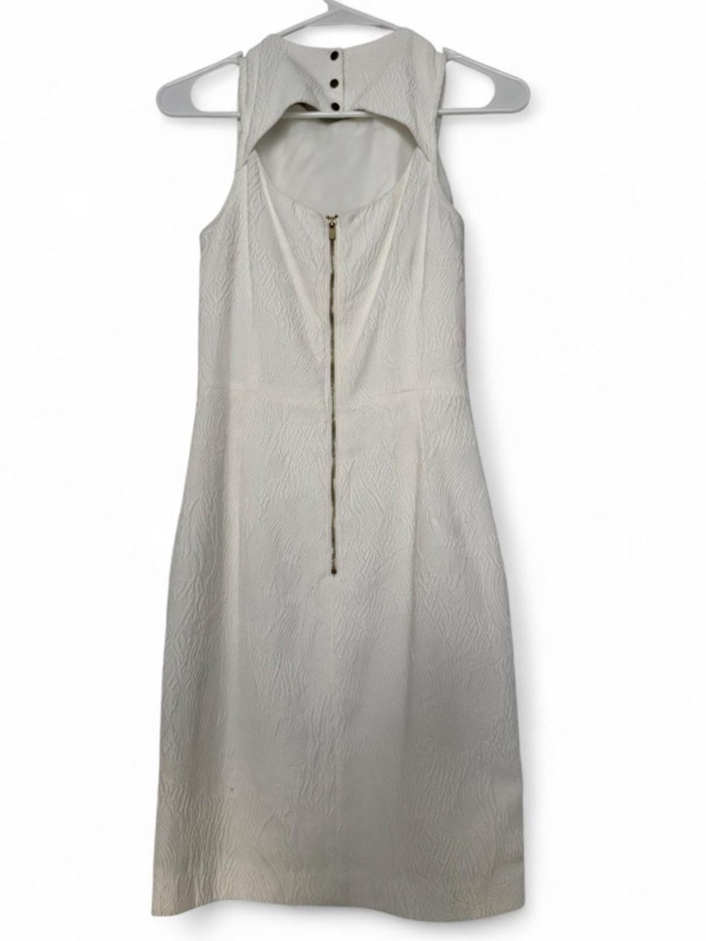 🆓 Ivory Textured Sleeveless Dress - Picture 2 of 4